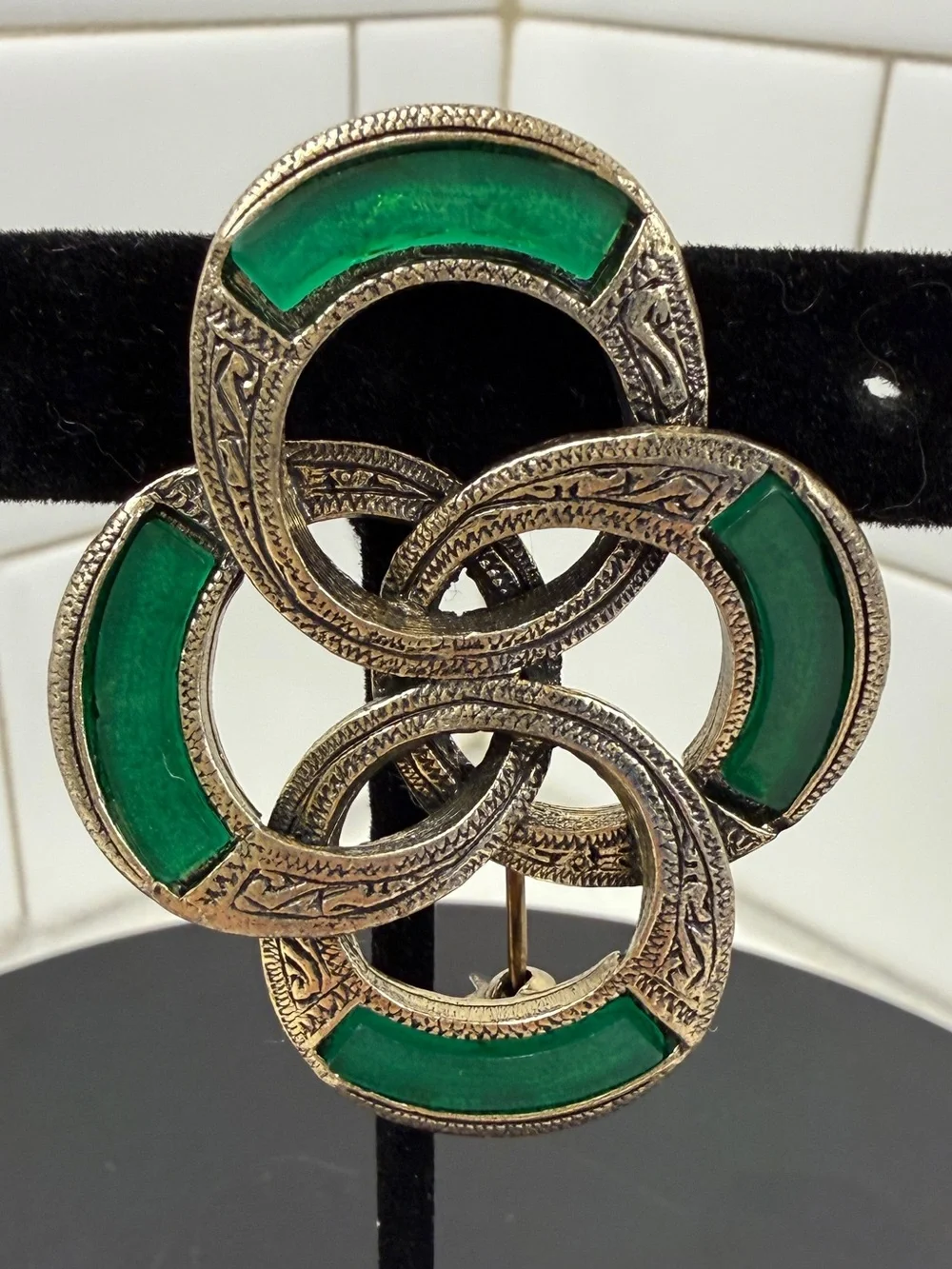 Vintage Celtic Miracle Interlocking Circle Green Glass Brooch